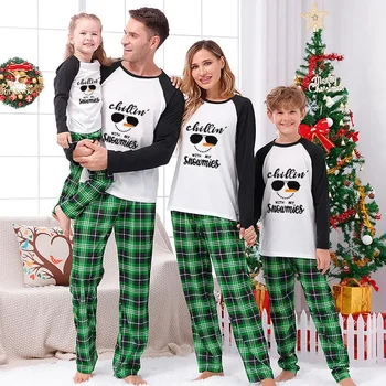Подходящая к Рождеству Семейная пижама Chillin With My Snowmies, Комплект пижам в зеленую клетку со Снеговиком